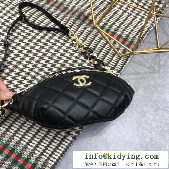 華のある装いを楽しむモデル chanel ショルダーバッグ 定番 シャネル バッグ コーデ レディース コピー ストリート セール