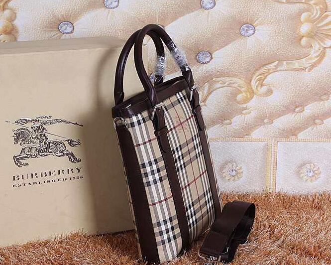 収納機能が満載バーバリー ハンドバッグ コピー BURBERRY  上質感と機能性に溢れる美品