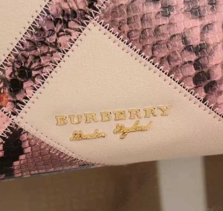 品質保証定番人気バーバリー バッグ 偽物burberryヘビ柄エレガントなレディースレザーハンドバッグピンクとブルーカラー