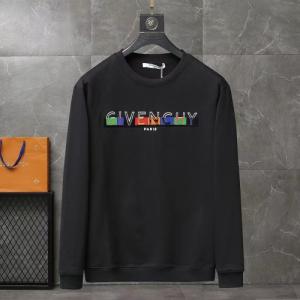 今季も取り入れやすいコーデ GIVENCHY ジバンシースー...