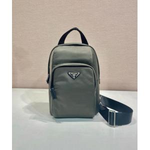 ブランド コピー 専門店バッグ激安通販 ロゴがかっこいい カジュアルに使えるプラダ.
