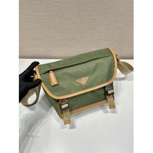 バッグブランド スーパー コピー圧倒的人気新着 高級感がアップ 今年らしい新しい人気色プラダ..