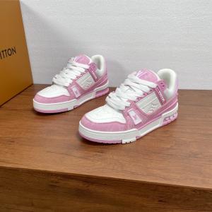 ブランド コピー 専門スニーカーLOUIS VUITTONバカ売れ継続中 先着順　早い者勝ち限定 爽やかすぎない大人の印象に.