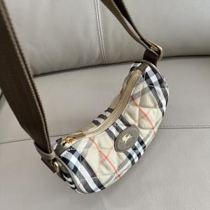 偽物 ブランド 販売BURBERRYバッグ暖かな着心地 人気 ランキング 大人っぼい..