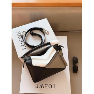 バッグLoewe【2026トレンド】 激安大特価新品 好印象な上品スタイル偽物 通販 サイト..
