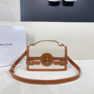 個性的なスタイリング 足下注目してくれる 最新超人気バルマンブランドスーパーコピー2026 バッグ.