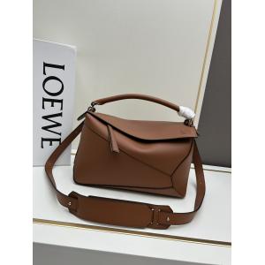 新品保証 肌触りがとても良い 季節を問わず活躍しLoeweバッグブランド コピー  .
