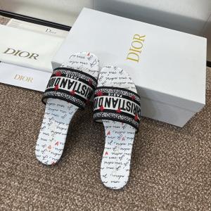 コピー ブランド話題の新作 人気急上昇 色気のあるスタイルに仕上げDIOR    サンダル..