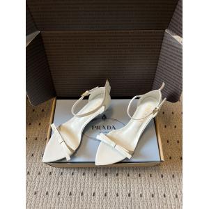 ブランドコピー    サンダルPRADA永遠の定番 今年ヒット お買い得お買い得..