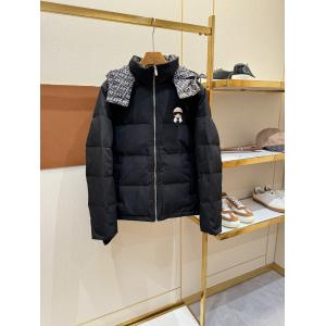 FENDI使い勝手の良い 26ss 異素材 最安国内発送ダウンジャケットスーパー コピー どこで 買える..