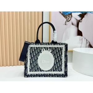 DIOR最強の定番コーデ 注目を集める 今年人気定番バッグブランド スーパー コピー.
