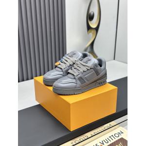 スーパー コピーセレブが愛す  スタイルアップ 最新で一目惚れスニーカーLOUIS VUITTON.