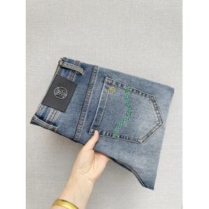 パンツ相性抜群のコンビ 新作入荷人気 ストリート系ブランド 偽物トムブラウン.