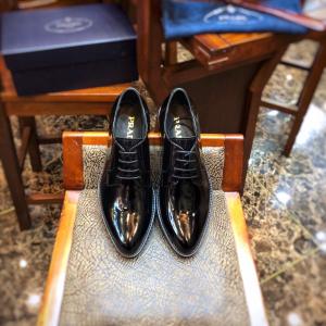     ビジネスシューズプラダ高級感UP 流行フォルム 華やかムードを演出して偽 ブランド 販売.