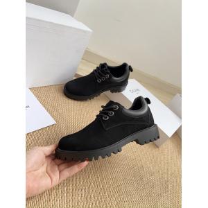 セリーヌCELINE偽物 ブランド 激安綺麗に決まるフォルム！ 注目されている新品 今からの季節にピッタリ！ スニーカー..