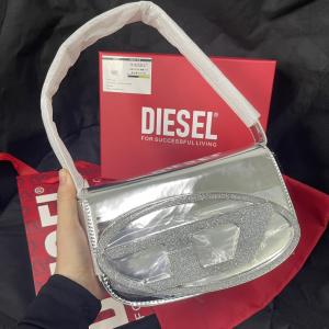 バッグブランド コピー 販売DIESELデザイン性と機能性を備えている 26ss洗練デザイン 冬にぴったり限定アイテム.