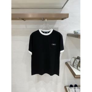 ブランド レプリカシャツ柔らかい色調 定番が欲しい方 更にトレンドが急上昇中PRADA..