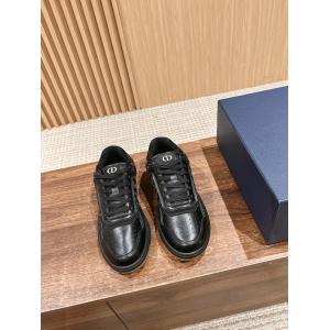 コピー ブランド 通販ディオール海外限定 注目度が高いアイテム 素敵なスタイルで夏の定番スニーカー..