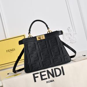スーパー コピー 通販バッグ今年注目！ 完売必須 2026年トレンドNO1フェンディ..