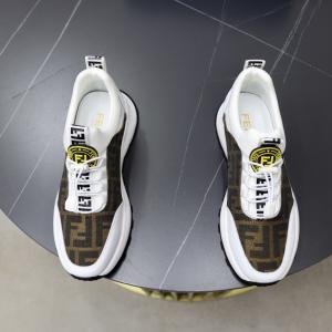 スニーカースーパー コピー 品有名人の愛用品 1つは持ちたい 存在感のある FENDI..