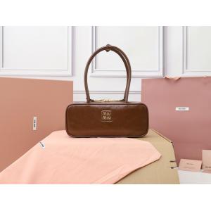 今年流大人っぽさ 送料関税込 実用性は勿論MiuMiuバッグブランド 品 激安 通販..