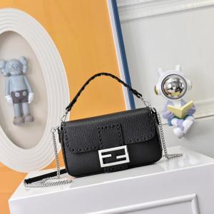 FENDIブランド スニーカー 激安有名人の愛用品 キレイ価格セール 大好評♪ バッグ..