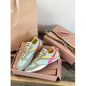 MiuMiuブランド コピー 安心数量限定格安 個性派  品質高き人気アイテムスニーカー..