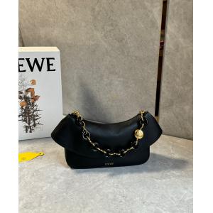 コピー ブランドバッグ話題となる人気品 旬のアイテム 抜け感のあるLoewe.