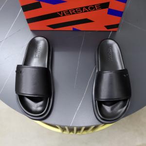 VERSACE    スーパー コピー 通販 優良快適な履き心地 清涼感あるカジュアル 個性をアピール..