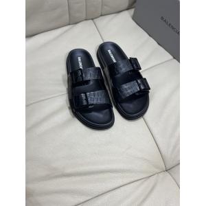 ブランド スニーカー 激安【新アイテム】  １点限りVIP顧客セール 収納力抜群    サンダルBalenciaga.