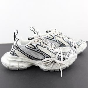 バレンシアガスニーカースーパー ブランド コピー定番人気商品 プレゼントに最適 エレガントな大人顔..