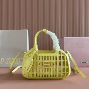 コピー ブランド 優良MiuMiu機能性もオシャレさも抜群 今年発売 超激得新品バッグ..