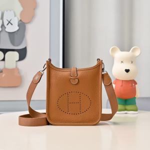 バッグオシャレだけど疲れない ソフトな素材を使用 シックな色合いHERMESコピー ブランド 販売.