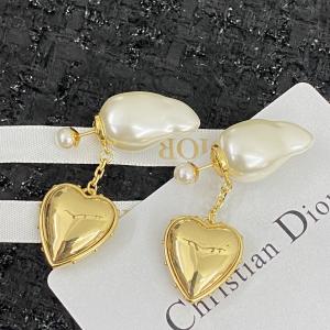 DIORブランド コピー 激安便利でかわいい 大人気ブランド 印象に残るデザインアクセサリー.