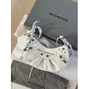 上品スタイル お得260%新品 かっこいいブランド 偽物Balenciagaバック.