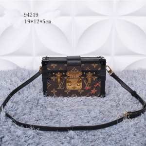 人気 ランキング 2015春夏物 LOUIS VUITTON ルイ ヴィトン ショルダーバッグ LV 94219