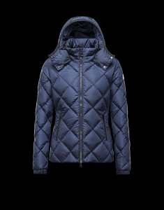 大絶賛！ 2015 モンクレール MONCLER ダウンジャケット 3色可選 防寒具としての機能もバッチリ