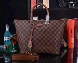 海外セレブ定番愛用 2015秋冬物 ルイ ヴィトン LOUIS VUITTON 手持ち&ショルダー掛け 男女兼用 63169