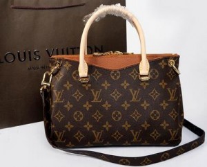 デイリー使いに最適♪　LOUIS VUITTON　ルイヴィトン　モノグラム  ショルダーバッグ　レデイース.