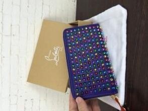 紫のレディース ルブタン 財布 コピー 超激得格安のパネトーネ スパイク スタッズ CHRISTIAN LOUBOUTIN ラウンドファスナー 長財布.