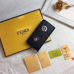 フェンディ FENDI 長財布 2017春夏 綺麗に決まるフォルム！ 個性的