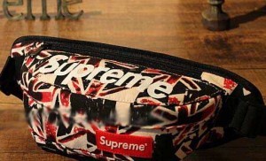 完売再入荷SUPREME シュプリームバッグコピー 斜め掛けバッグ　ボディバッグ 白英字ロゴ付き　ブラック　グレー　4色可選