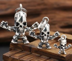 18新作 CHROMEHEARTS クロムハーツ アクセサリー 安い 髑髏 ドクロ 人気 パンク ペンダント スカル ファッション メンズ セーターのネックレス レディース 三つサイズ