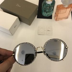 芸能人の愛用 DIOR 偽物 夏 新品 ディオール サングラ...