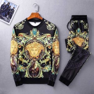 新商品特価 上下セット 目を惹く作品 ヴェルサーチ VERSACE 『個性』を表現出来る