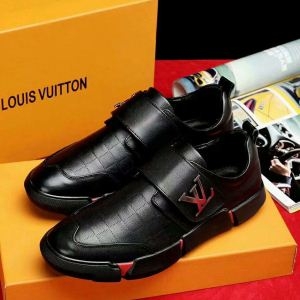 カジュアルシューズ 存在感絶大  LOUIS VUITTON ルイ ヴィトン  定番の魅力