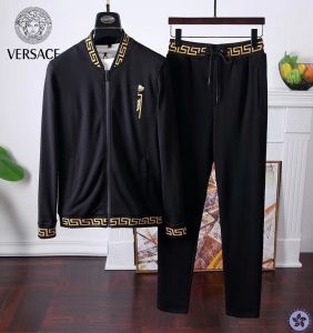 2色可選 様々なコーディネートに ヴェルサーチ VERSACE  人気商品新色登場！ 上下セット