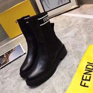 人気急上昇 FENDI フェンディ ショートブーツ 2018...