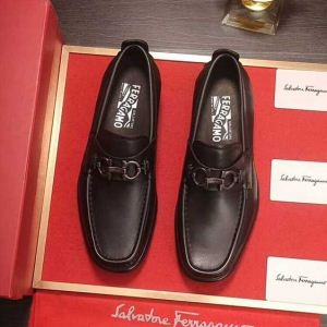 人気売れ筋商品 FERRAGAMO 革靴優しい履き心地 サル...