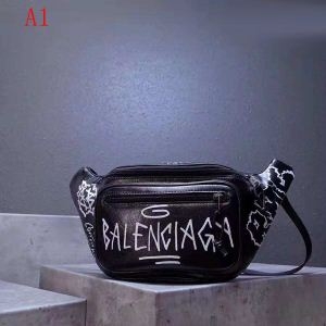 バレンシアガ ベルトバッグ コピーBALENCIAGA今年新作モデルミディアムグラフィティプリントレザーバッグメンズ注目のアイテム